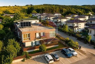 Apartament cu 3 camere decomandat în Bucium