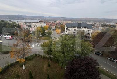 Apartament cu 3 camere decomandat în Hunedoara