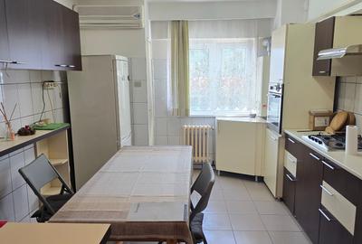 Apartament cu 3 camere decomandat în Zarand