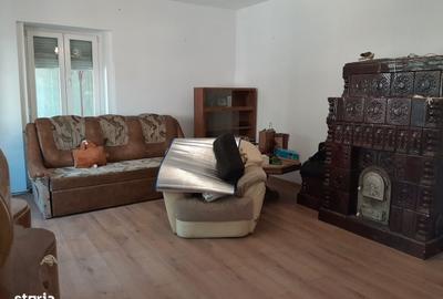 Casă cu 4 camere în Cloșca