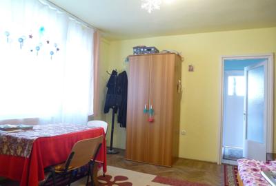 Apartament cu 3 camere decomandat în Copou