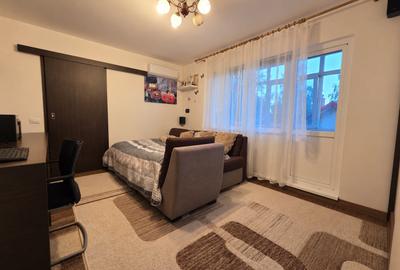 Apartament cu 3 camere semidecomandat, mobilat în Tătărași
