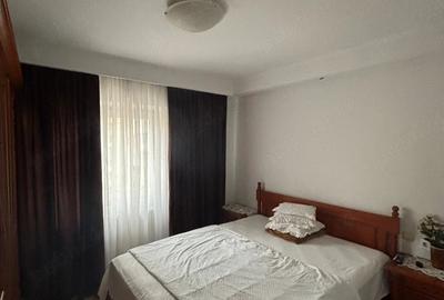 Apartament cu 3 camere semidecomandat în Central