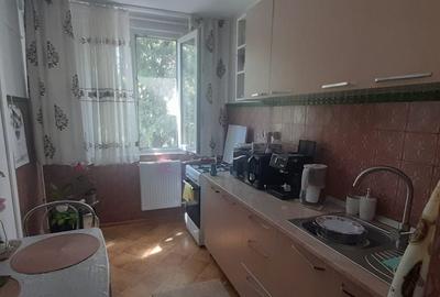 Apartament cu 3 camere semidecomandat în Valea Ialomiței