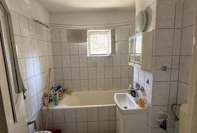 Apartament cu 3 camere decomandat în Micro 17