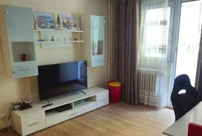 Apartament cu 2 camere decomandat, mobilat în Tei