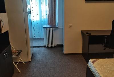 Garsonieră decomandată în Tabăra - 13