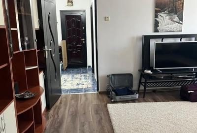Apartament cu 2 camere semidecomandat, mobilat în Central