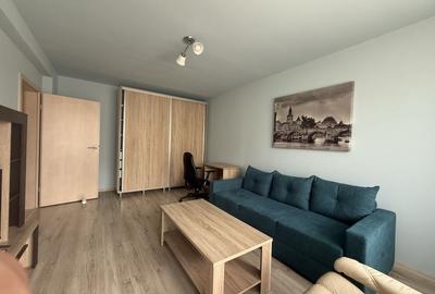 Apartament cu 2 camere decomandat în Tractorul