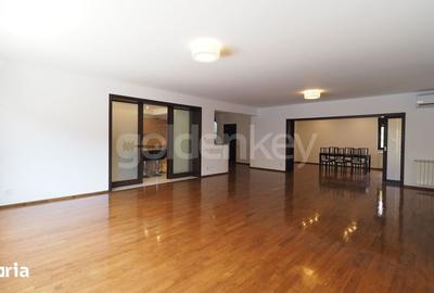 Casă cu 7 camere cu Teren 700 Mp în Central - 2