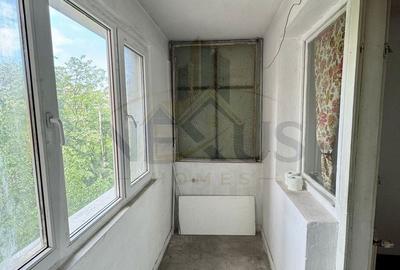 Apartament cu 3 camere semidecomandat în Alexandru Obregia