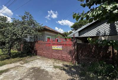 Casă cu 4 camere cu Teren 2437 Mp în Osica de Sus