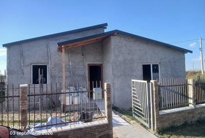 Casă cu 4 camere în Exterior Vest
