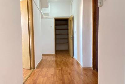 Apartament cu 2 camere decomandat în Tractorul