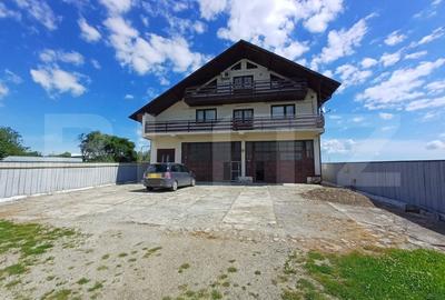 Casă individuală cu 8 camere cu Garaj în Exterior Est