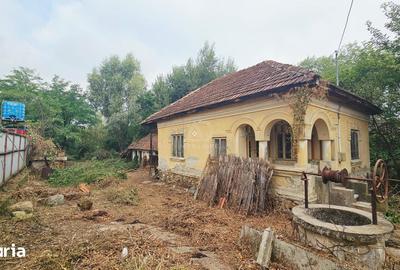 Casă cu 2 camere cu Teren 5700 Mp în Central