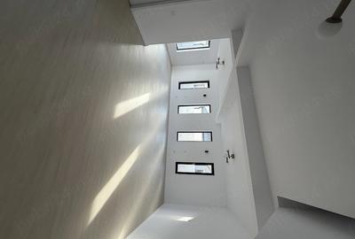 Casă cu 4 camere cu Teren 350 Mp în 1 Decembrie
