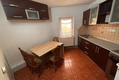 Apartament cu 3 camere semidecomandat în Central