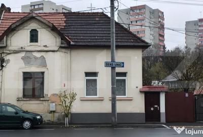 Casă cu 3 camere cu Teren 120 Mp în Central
