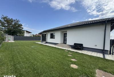 Casă cu 3 camere decomandat cu Teren 518 Mp în Săbăreni