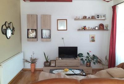 Casă cu 3 camere cu Teren 970 Mp în Almașu