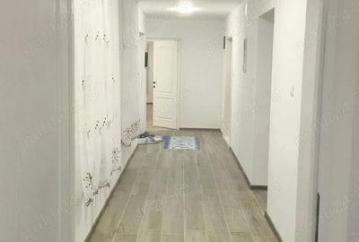 Casă cu 4 camere cu Teren 913 Mp în Cenad - 1