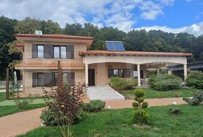 Hotel/Pensiune, de 820 mp, în Dragomirna