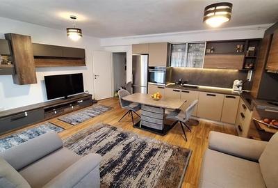 Apartament cu 3 camere decomandat în Florilor