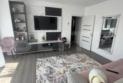 Apartament cu 2 camere semidecomandat, mobilat în Micro 11