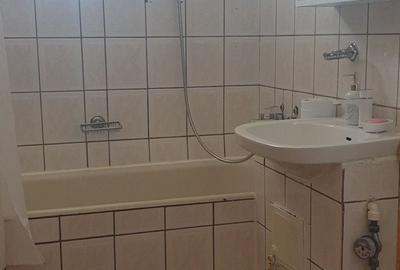 Apartament cu 2 camere decomandat, mobilat în Exterior Vest