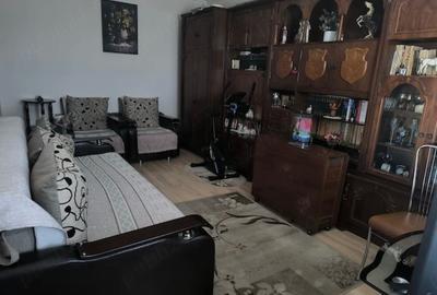 Apartament cu 3 camere decomandat în Gorjului