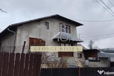 Casă cu 4 camere cu Teren 1294 Mp în Central