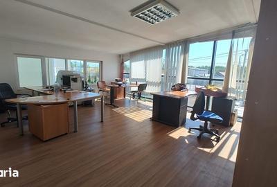Spațiu comercial, de 250 mp, în Central - 4