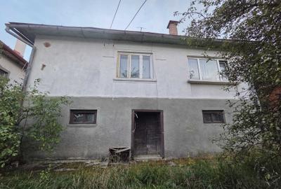 Casă cu 3 camere în Cireșoaia