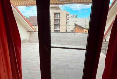 Apartament cu 3 camere semidecomandat în Nord