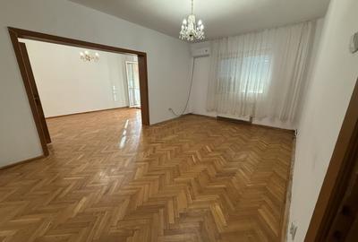 Apartament cu 4 camere decomandat în Elisabetin