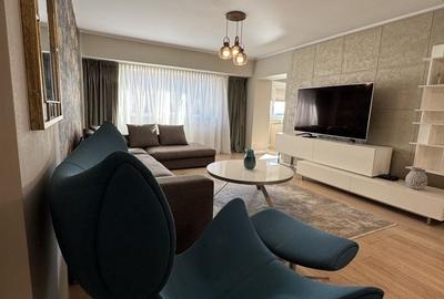 Apartament cu 3 camere semidecomandat, mobilat în Victoriei