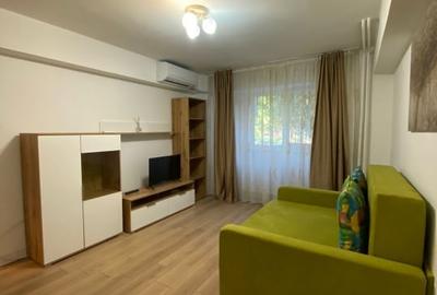 Apartament cu 2 camere decomandat, mobilat în Central