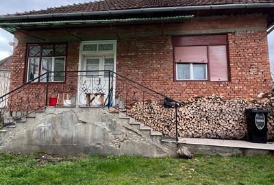 Casă cu 3 camere în Buteni