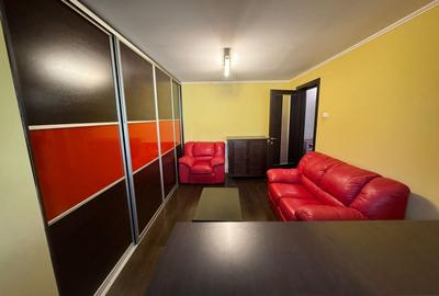 Apartament cu 3 camere decomandat, mobilat în Cornișa