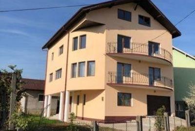 Casă cu 8 camere cu Teren 630 Mp în Dâmbul Rotund