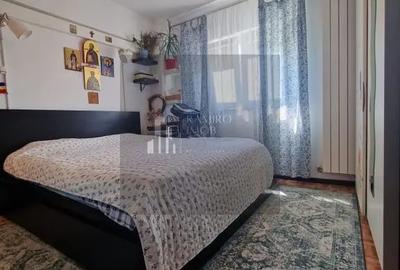 Apartament cu 4 camere semidecomandat în Central