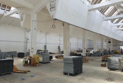 Spațiu industrial, de 1,800 mp, în CET - 3