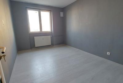 Apartament cu 3 camere semidecomandat în Titan - 1