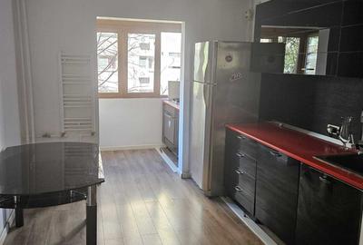 Apartament cu 3 camere semidecomandat în Drumul Taberei - 3