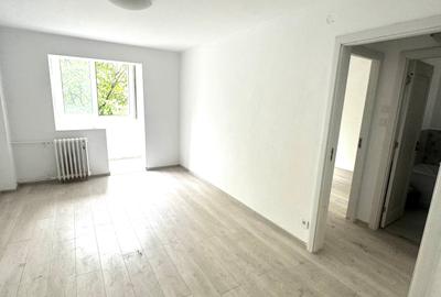 Apartament cu 3 camere semidecomandat în Titan