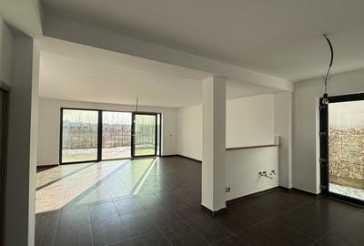 Duplex cu 10 camere cu Teren 500 Mp în Ostratu - 2