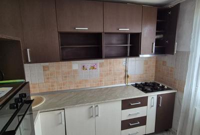 Apartament cu 3 camere semidecomandat în Șega