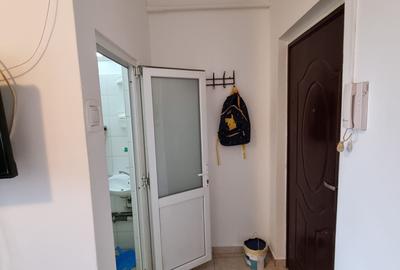 Garsonieră decomandată în Brâncoveanu
