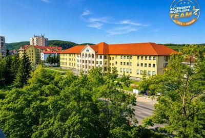 Apartament cu 3 camere decomandat, mobilat în Simeria
